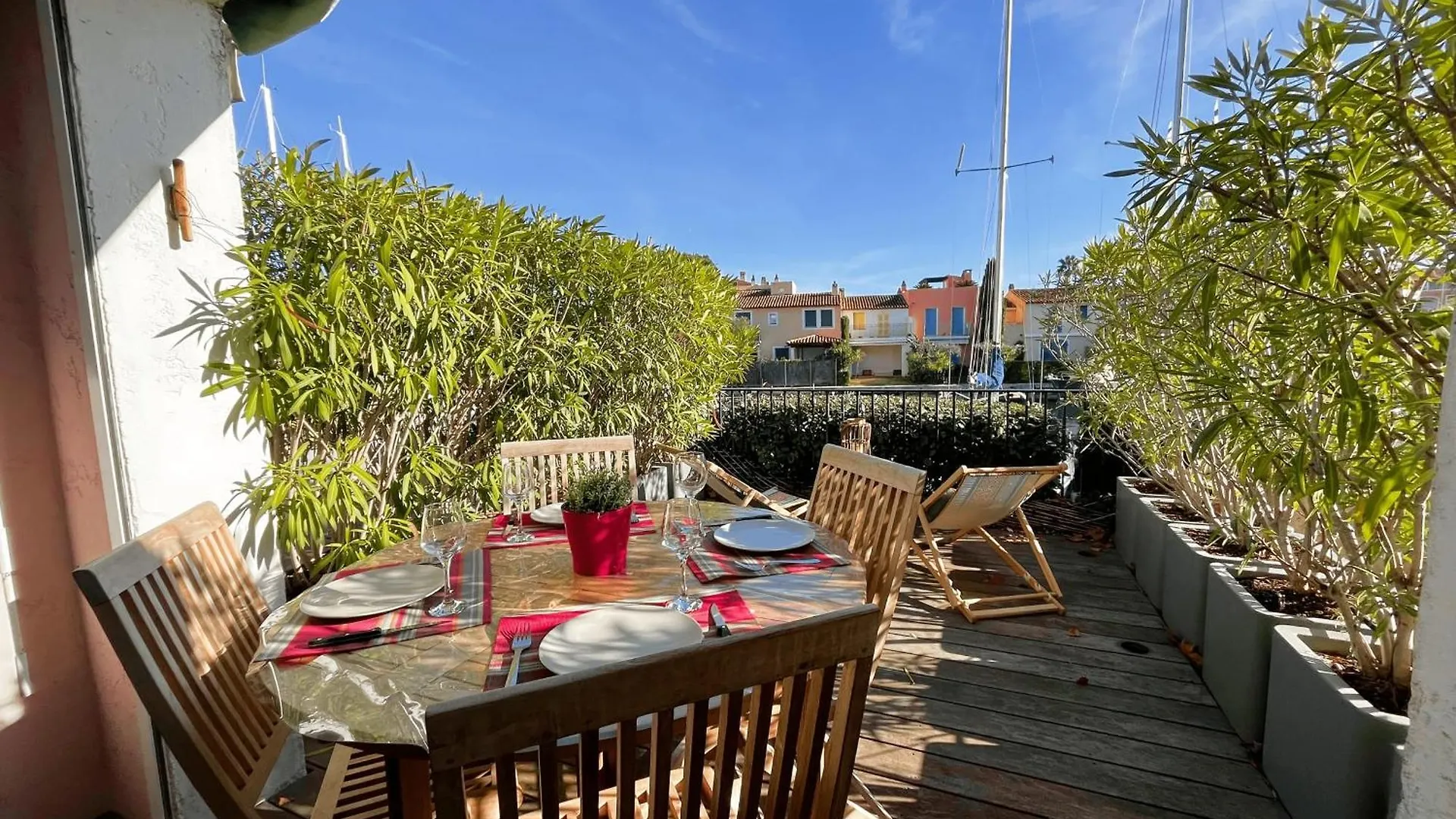 Renovated 2 Room Apartment - Ac Wifi And Terrace Grimaud